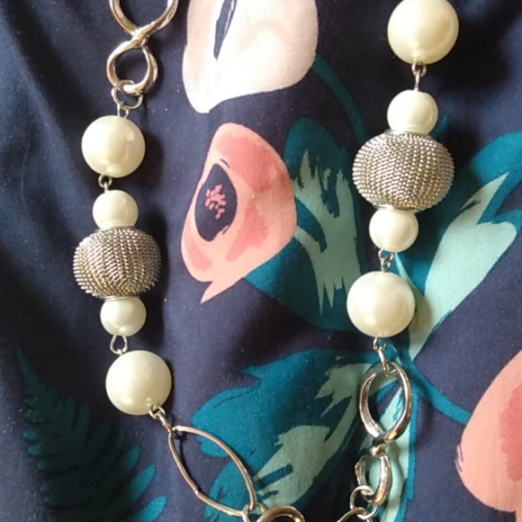 3 necklaces w/matching earrings - Picture 6 of 9